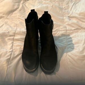 Blondo Size 8.5M Waterproof Boots